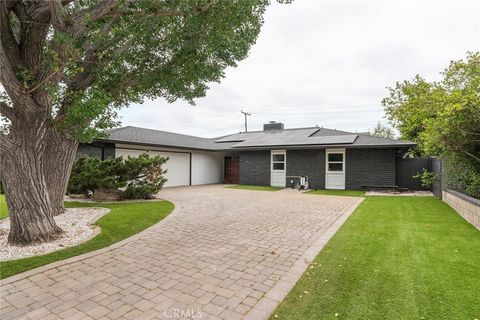 Photo of 521 W Memory Ln, Santa Ana, CA 92706 (MLS # PW26102233)