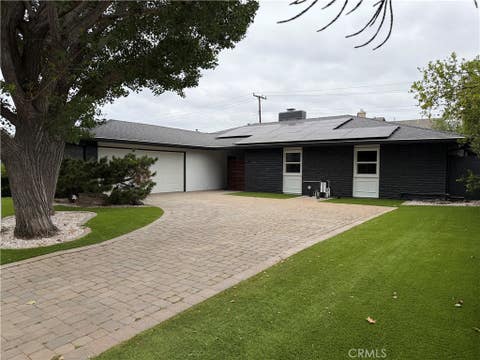Photo of 521 W Memory Ln, Santa Ana, CA 92706 (MLS # PW26102233)