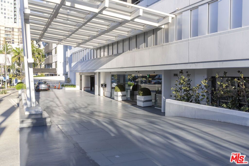 Photo of 10660 Wilshire Boulevard #1207, Los Angeles, CA 90024 (MLS # 26677891)