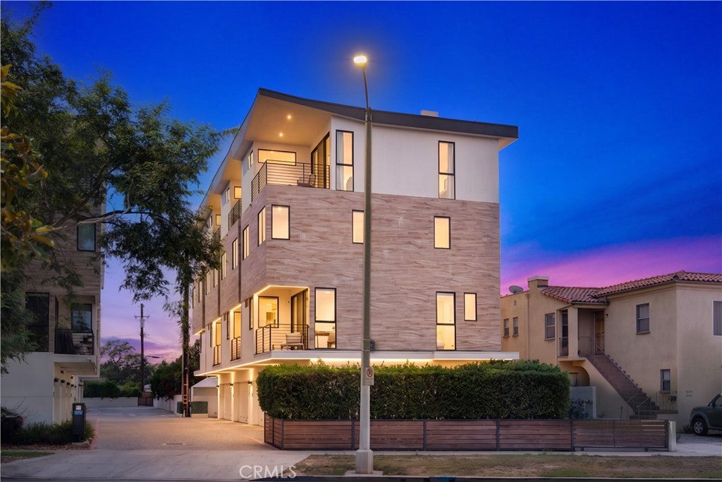 5151 W Redondo Court, Los Angeles CA 90019