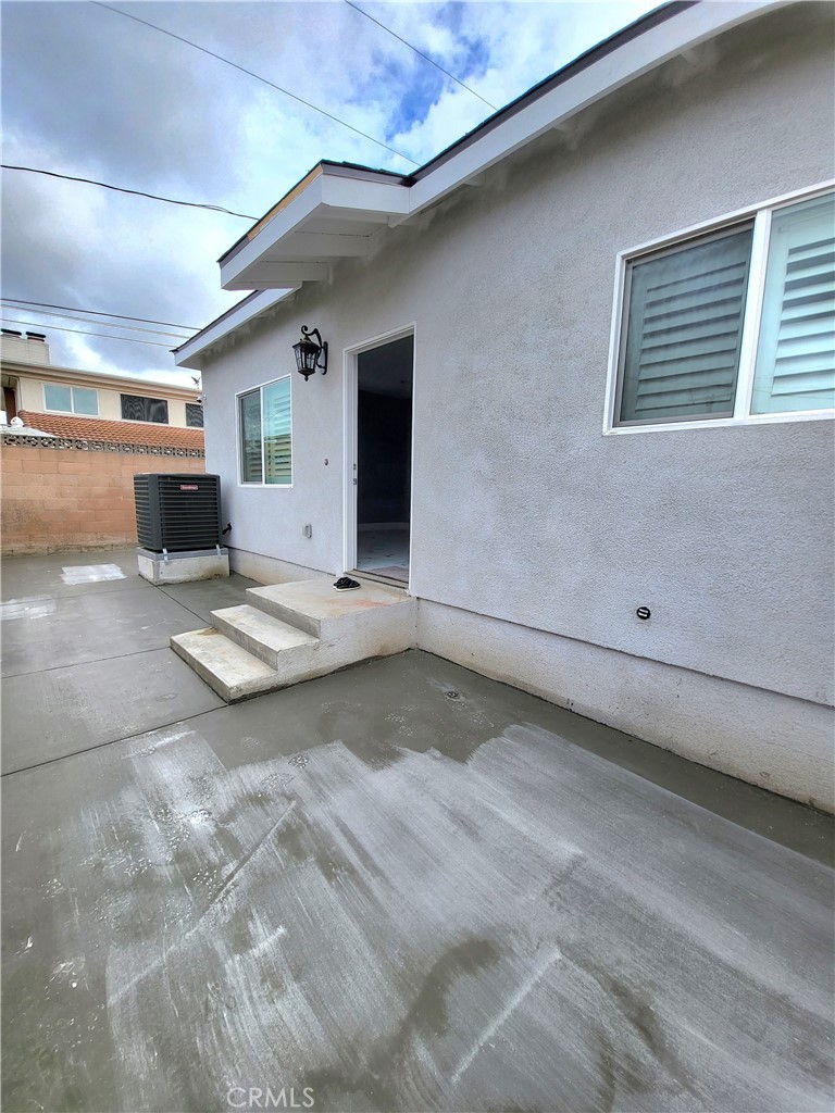 ADU AVAILABLE FOR RENT, MOVE IN AUGUST 1ST!
A newly built, thoughtfully designed 3-bedroom, 2-bathroom additional dwelling unit offering 1,200 square feet of comfortable living in the heart of Westminster. This modern space combines quality construction with everyday functionality, featuring a spacious open layout, sleek finishes, and an abundance of natural light.
The primary bedroom offers a private retreat, while two additional bedrooms provide flexibility for guests, a home office, or hobbies. With electricity and trash utilities included, you can focus more on enjoying your space and less on monthly bills. And yes, laundry day is no problem—washer and dryer hookups are ready and waiting.
Location-wise, you’re in a prime spot. Walking distance from Mile Square Regional Park and Mile Square Golf Course, weekend activities are practically at your doorstep. Need to recharge with a little retail therapy or craving some culinary delights? Asian Garden Mall, Little Saigon, and South Coast Plaza are all nearby. Public transport is accessible, and top-rated schools like La Quinta High School are right around the corner.
Bonus: The neighborhood is peaceful yet vibrant, with parks like Plavan Park just minutes away for sunny strolls and weekend picnics. Commuting? With central access to major roads, you’ll get where you need to go without feeling like you’ve run a marathon.
This space is ready for move-in and waiting for someone who wants both comfort and convenience. If that someone is you, consider this your sign—with better lighting and newer appliances.