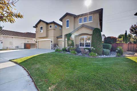 Photo of 15 Victoria Circle, Salinas, CA 93906 (MLS # ML82055348)