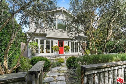 Photo of 821 Nowita Place, Venice, CA 90291 (MLS # 26657561)