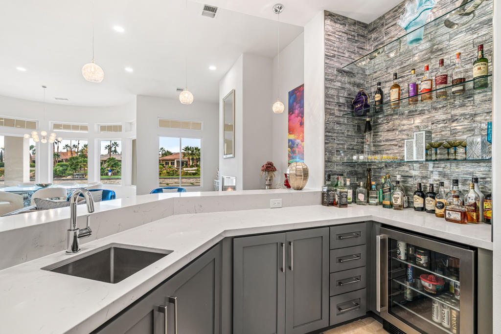 Mira Vista - Residential