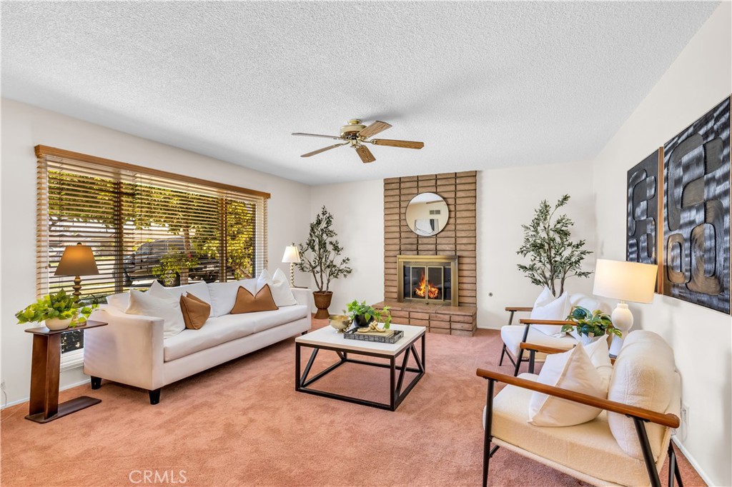 2832 E Virginia