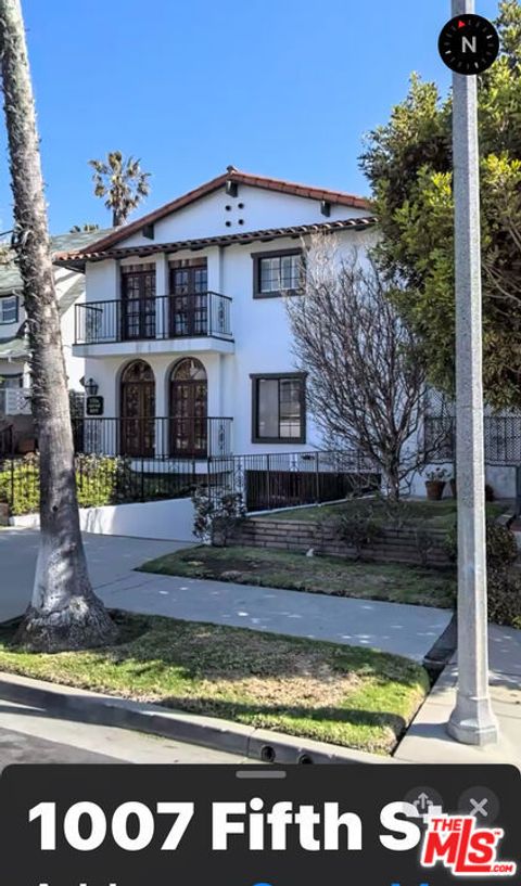 Photo of 1007 5th Street St #E, Santa Monica, CA 90403 (MLS # 25627429)