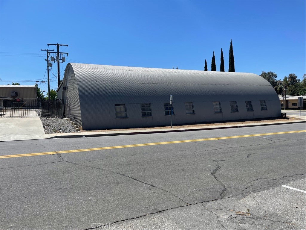 498 W 6th Street