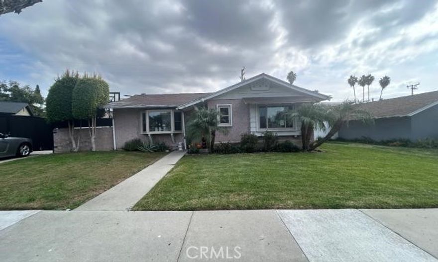 Opportunity in La Mirada! This 3-bedroom, 2-bathroom, single-story home offers 1,080 sq ft of living space on a 7,056 sq ft lot. Conveniently located near top Southern California attractions—including Knott’s Berry Farm, Medieval Times, and Disneyland—as well as a wide variety of shopping, dining, golf courses, and local schools.