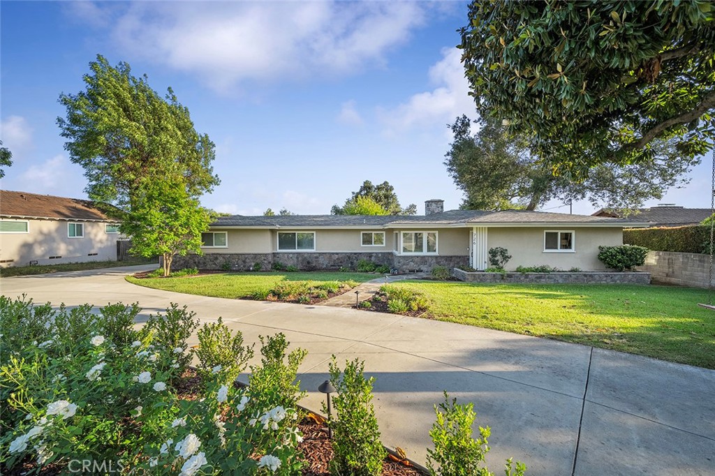 726 E Sierra Madre Avenue