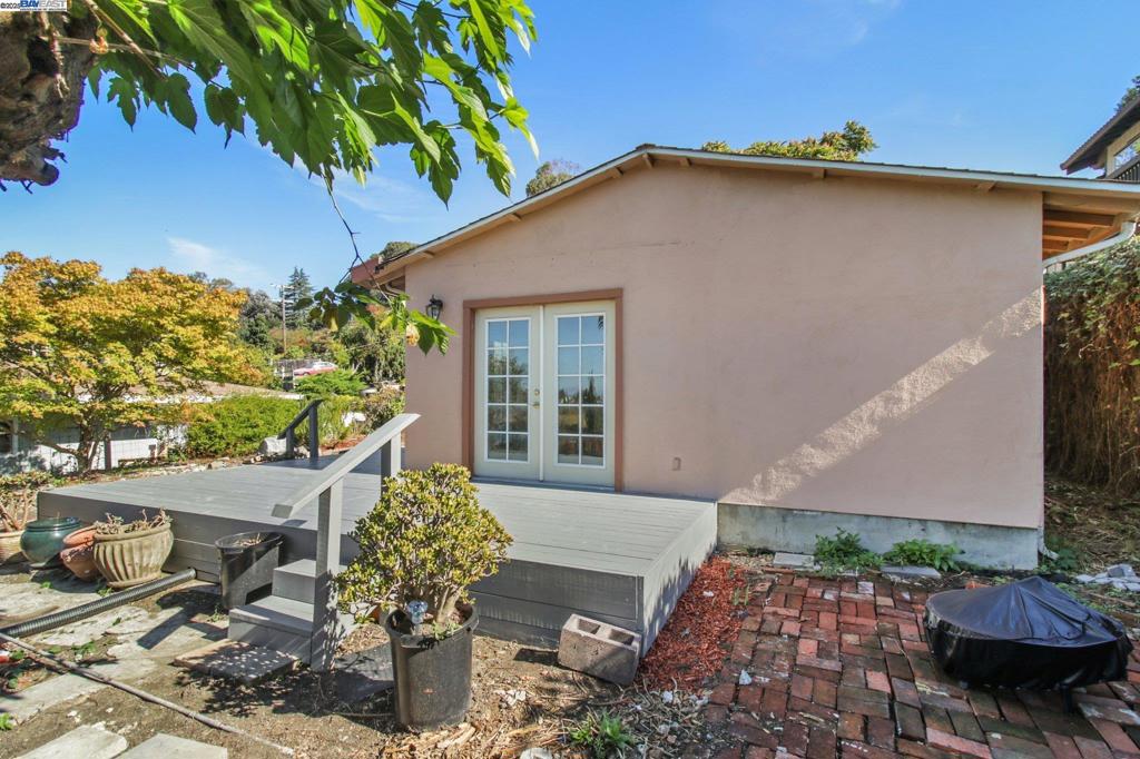 HILLCREST KNOLLS - Residential