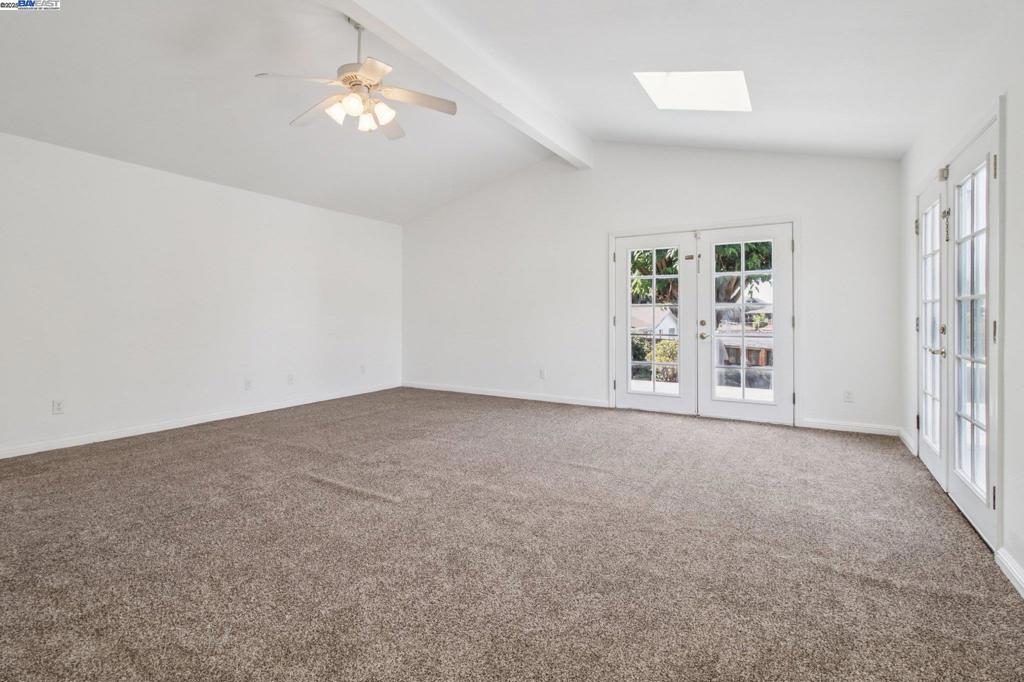 HILLCREST KNOLLS - Residential