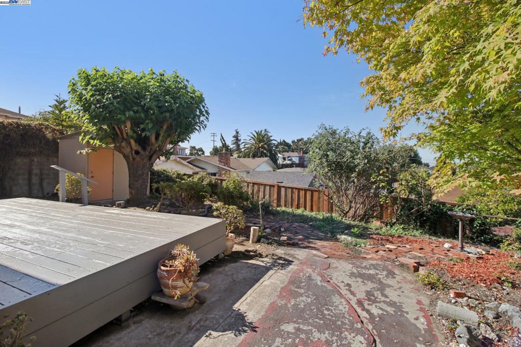 HILLCREST KNOLLS - Residential