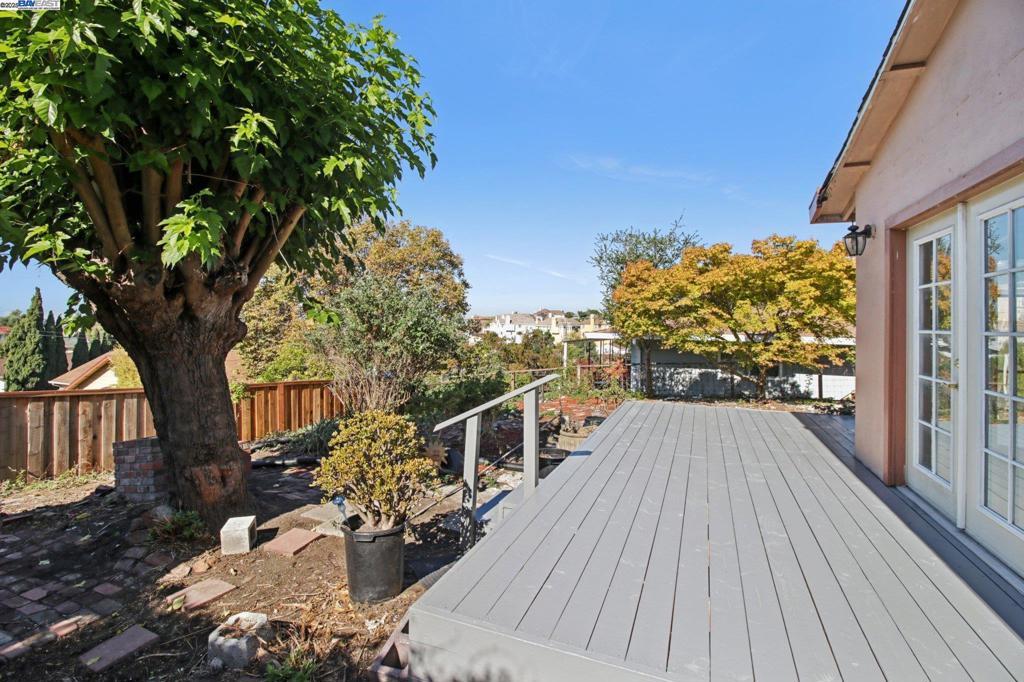 HILLCREST KNOLLS - Residential