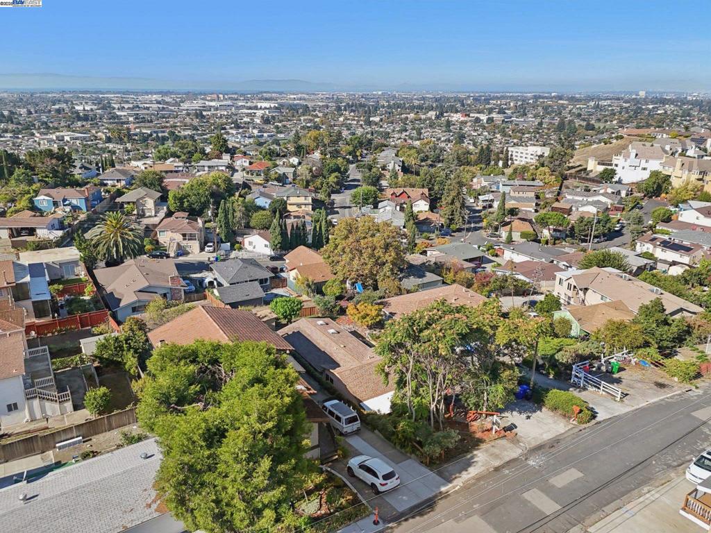 HILLCREST KNOLLS - Residential
