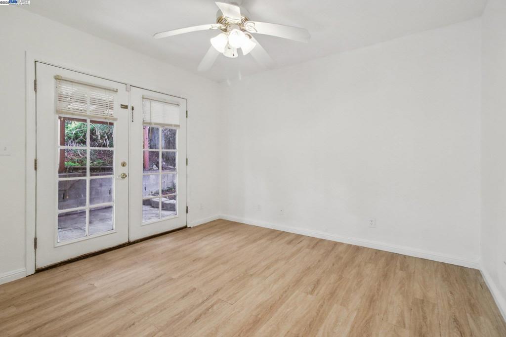 HILLCREST KNOLLS - Residential