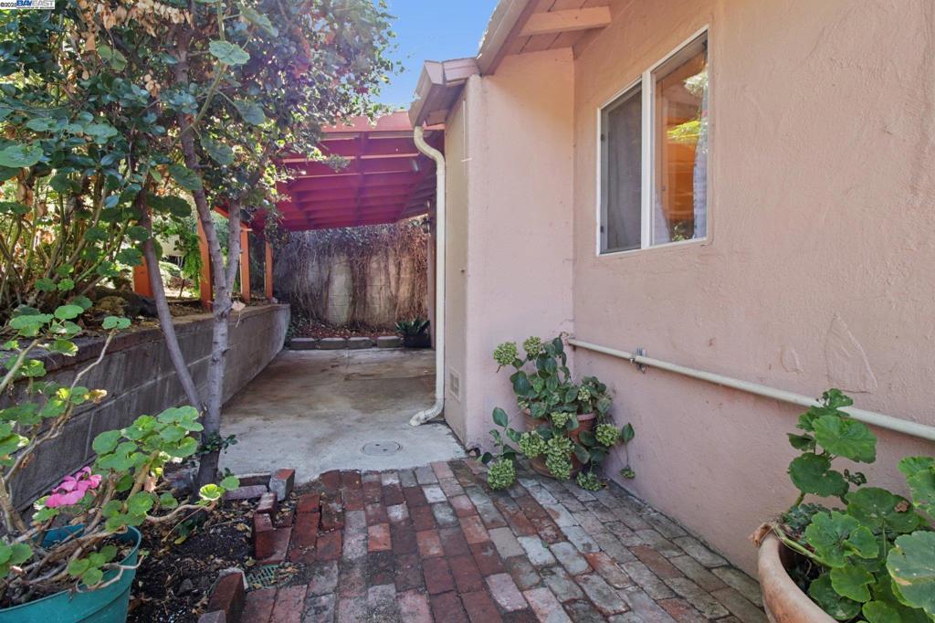 HILLCREST KNOLLS - Residential