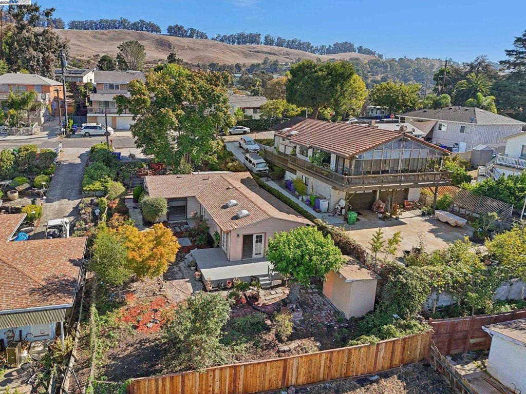 HILLCREST KNOLLS - Residential