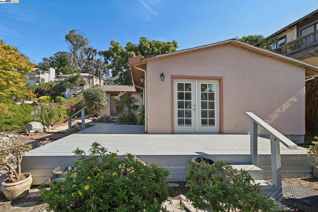 HILLCREST KNOLLS - Residential