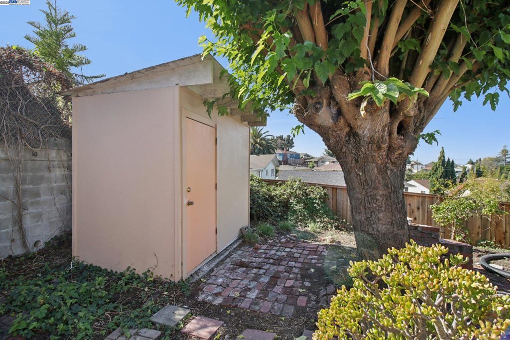 HILLCREST KNOLLS - Residential