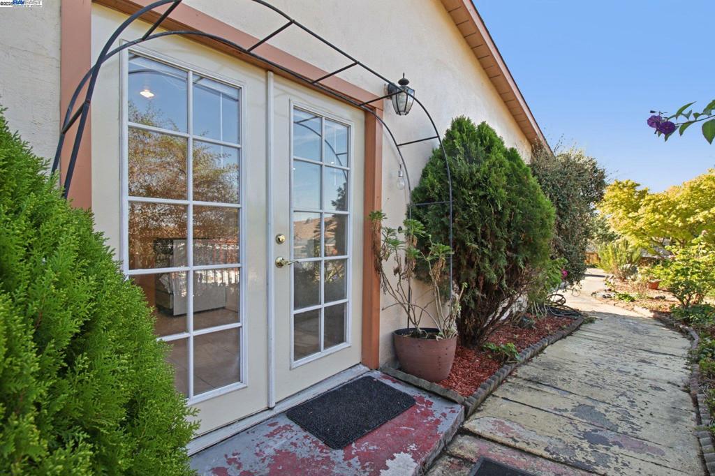 HILLCREST KNOLLS - Residential