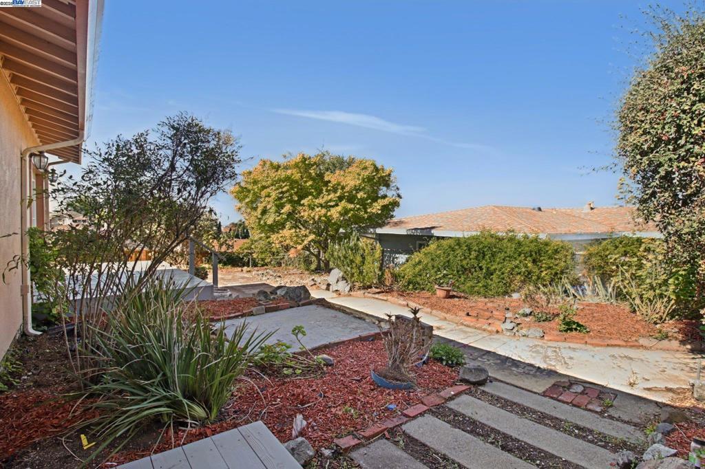 HILLCREST KNOLLS - Residential