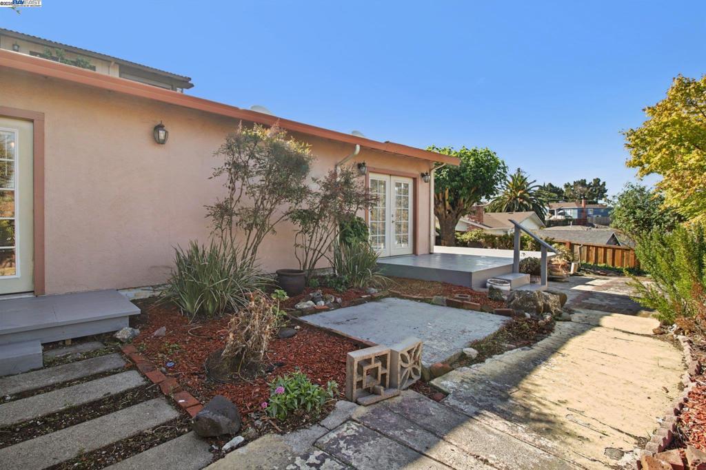 HILLCREST KNOLLS - Residential