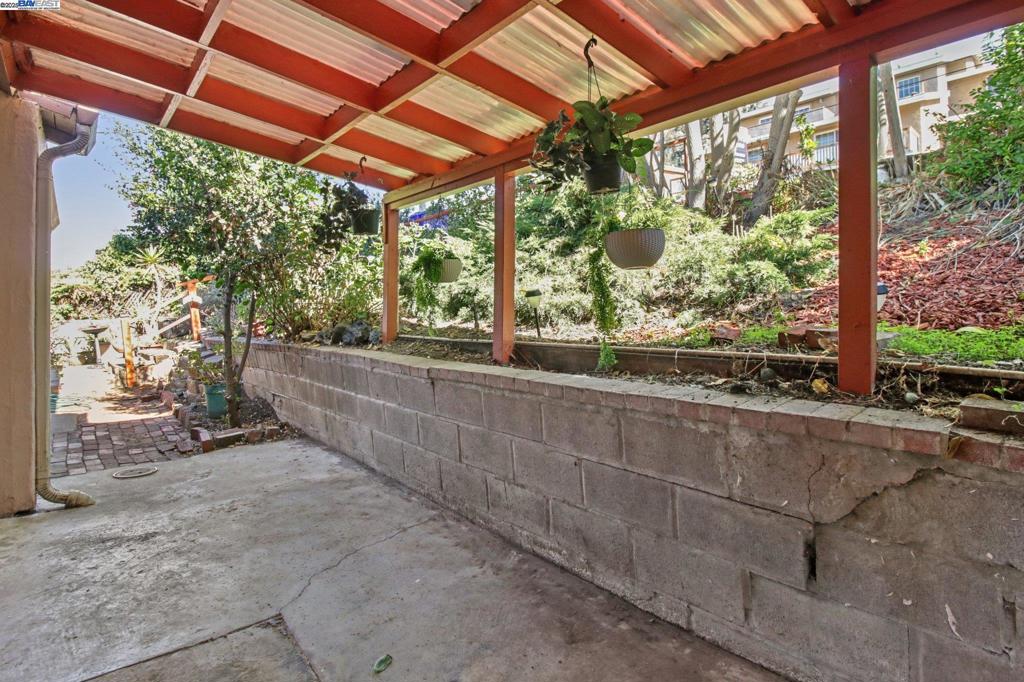 HILLCREST KNOLLS - Residential