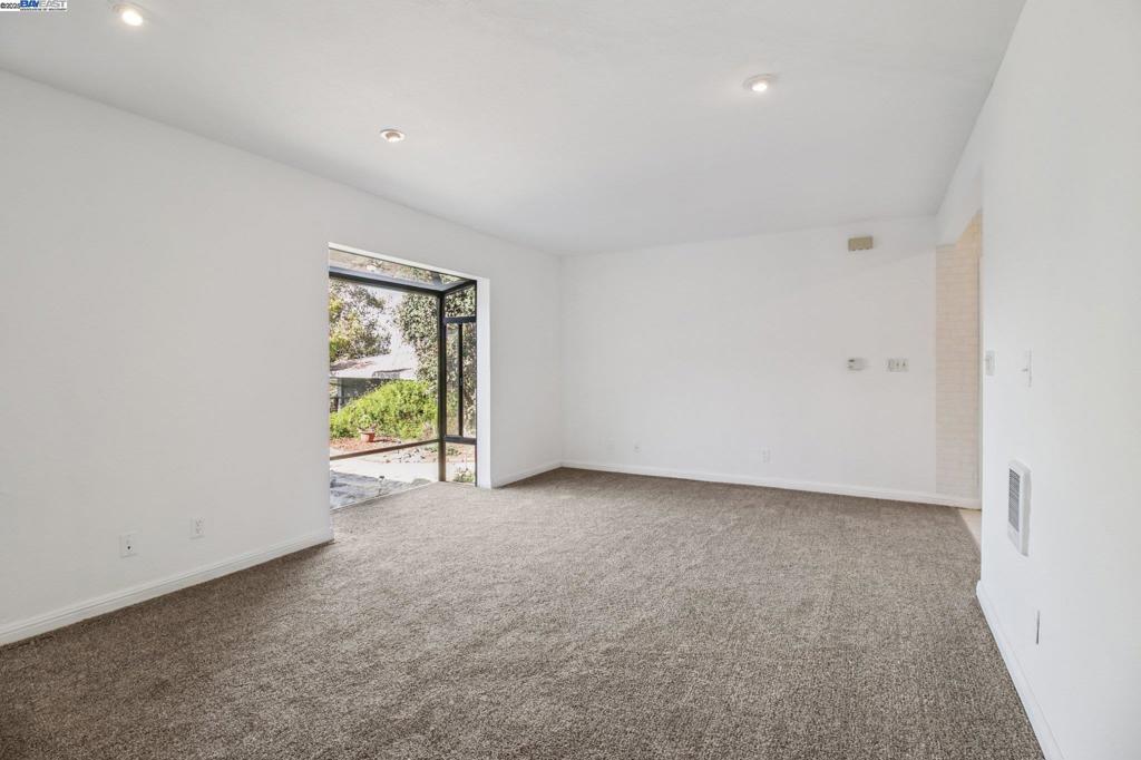 HILLCREST KNOLLS - Residential