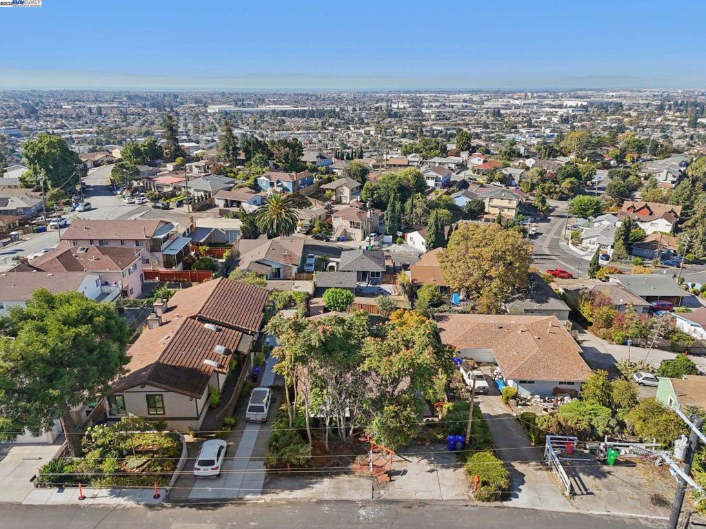 HILLCREST KNOLLS - Residential