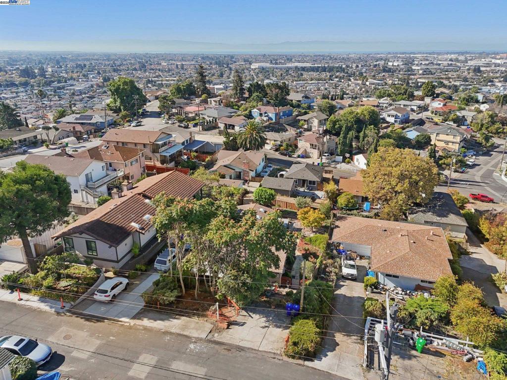 HILLCREST KNOLLS - Residential