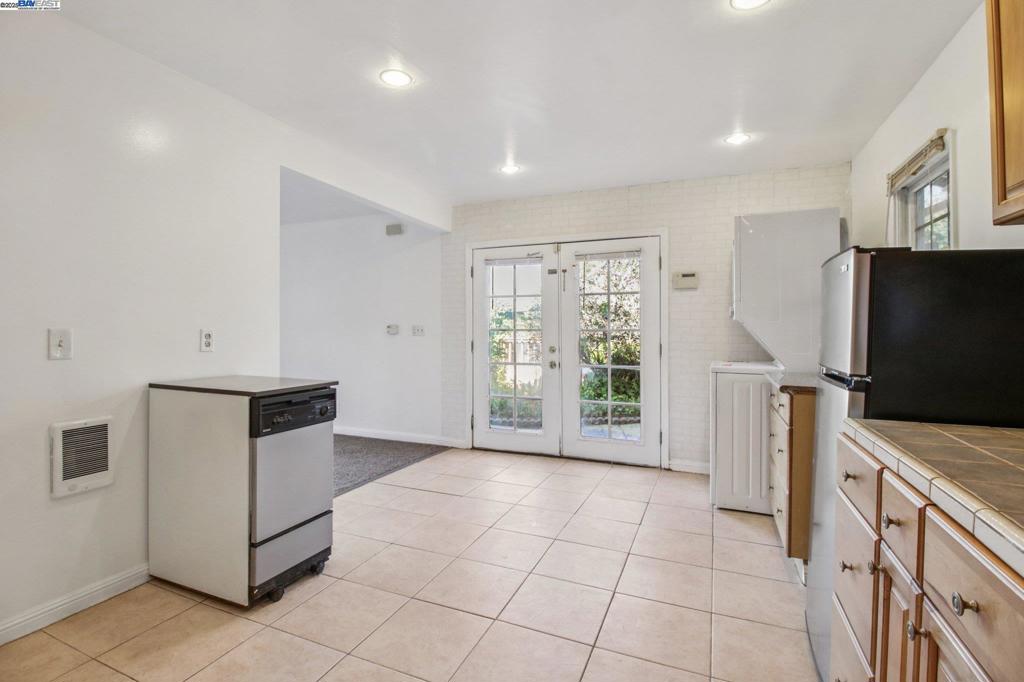 HILLCREST KNOLLS - Residential