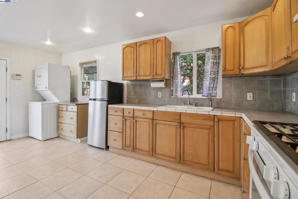 HILLCREST KNOLLS - Residential