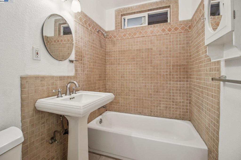 HILLCREST KNOLLS - Residential