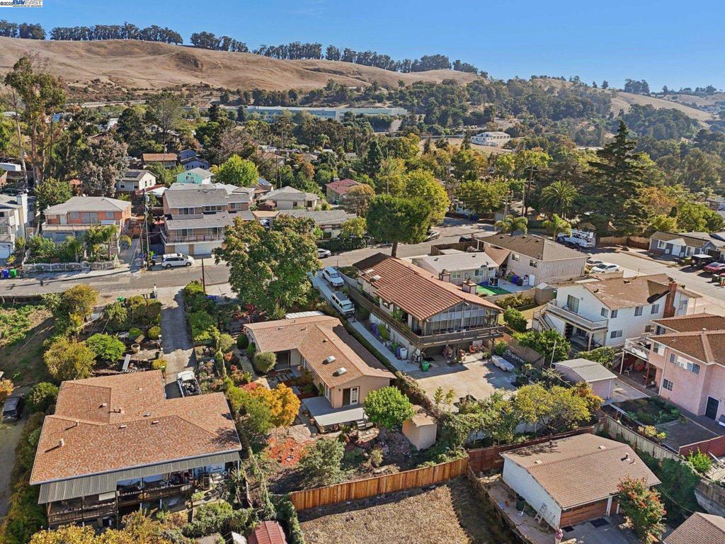 HILLCREST KNOLLS - Residential