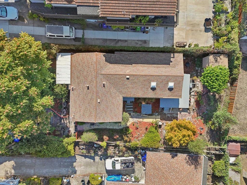 HILLCREST KNOLLS - Residential