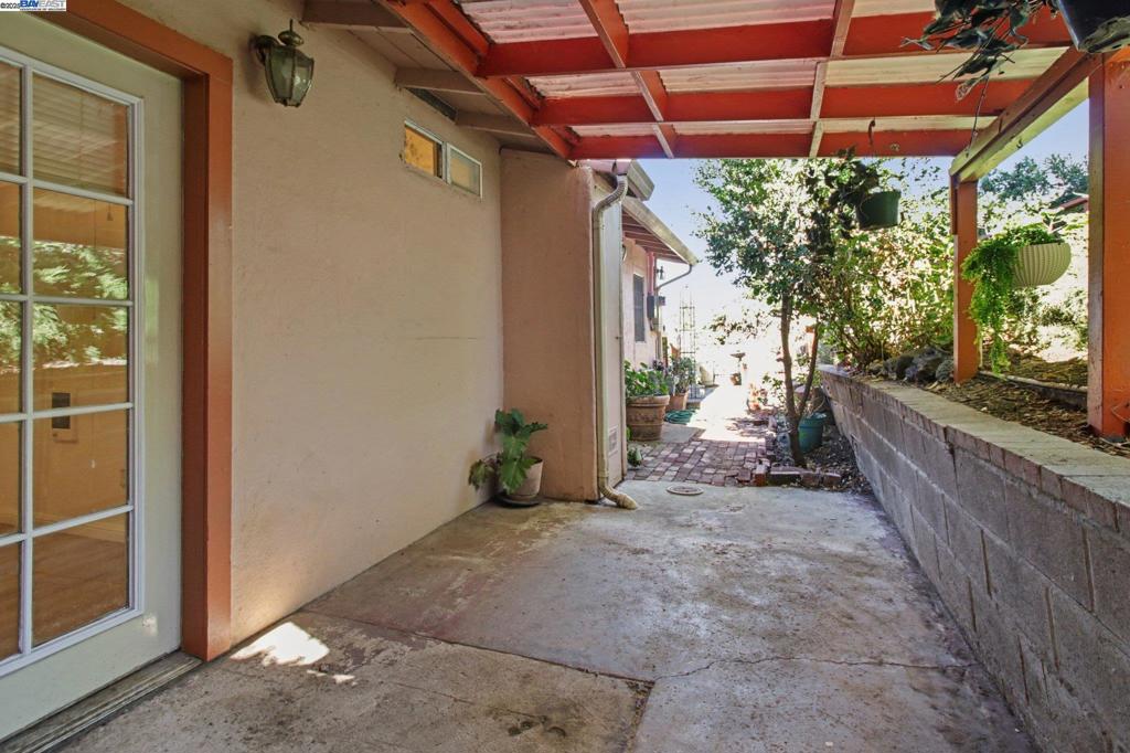 HILLCREST KNOLLS - Residential