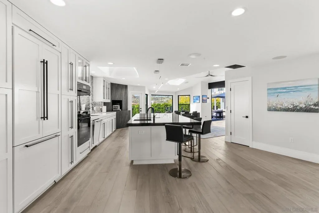 La Jolla, California 92037, United States, 4 Bedrooms Bedrooms, ,4 BathroomsBathrooms,Residential,Active,137190