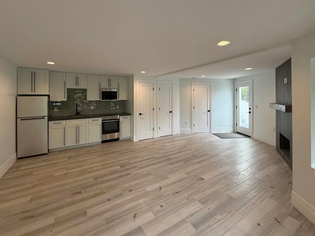 La Jolla, California 92037, United States, 4 Bedrooms Bedrooms, ,4 BathroomsBathrooms,Residential,Active,137190