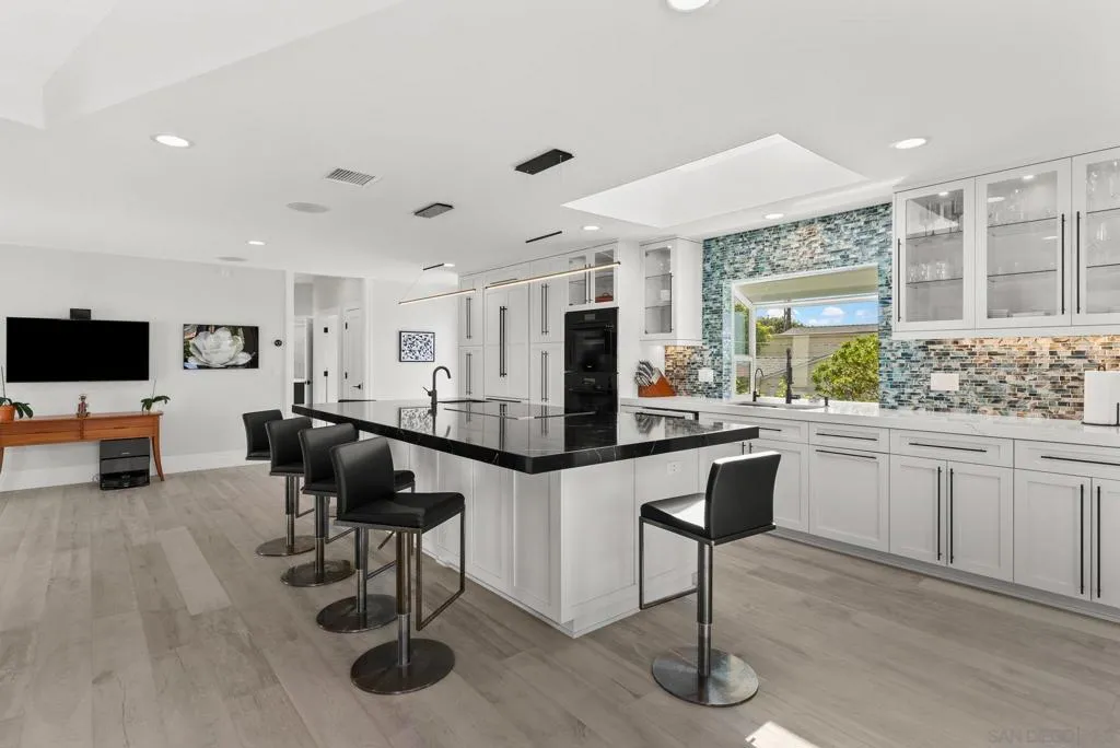 La Jolla, California 92037, United States, 4 Bedrooms Bedrooms, ,4 BathroomsBathrooms,Residential,Active,137190