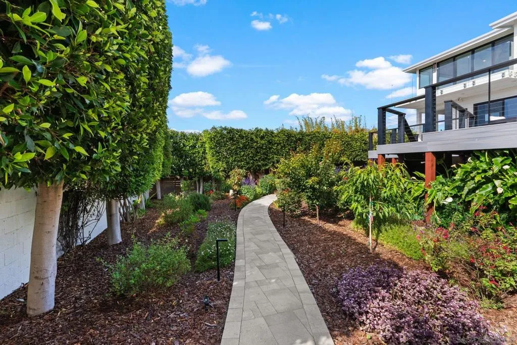 La Jolla, California 92037, United States, 4 Bedrooms Bedrooms, ,4 BathroomsBathrooms,Residential,Active,137190