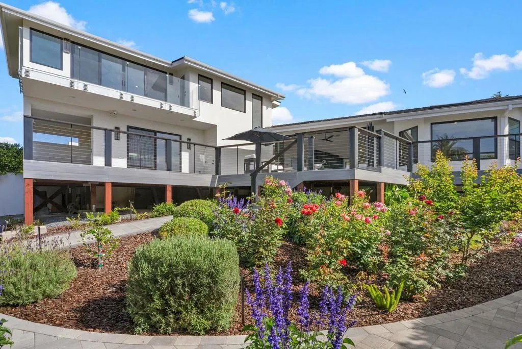 La Jolla, California 92037, United States, 4 Bedrooms Bedrooms, ,4 BathroomsBathrooms,Residential,Active,137190