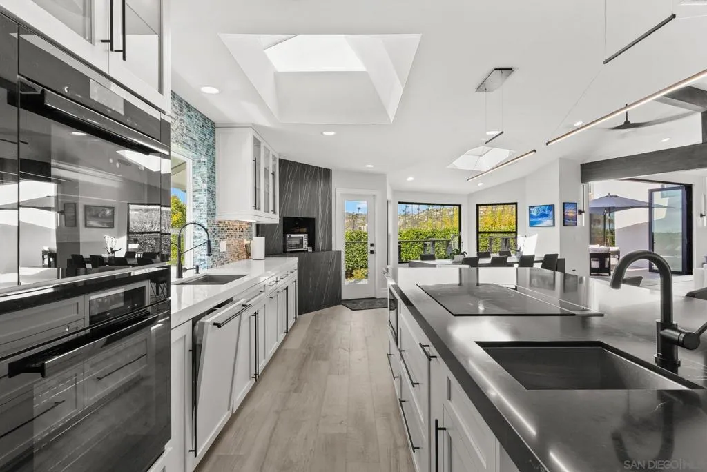 La Jolla, California 92037, United States, 4 Bedrooms Bedrooms, ,4 BathroomsBathrooms,Residential,Active,137190