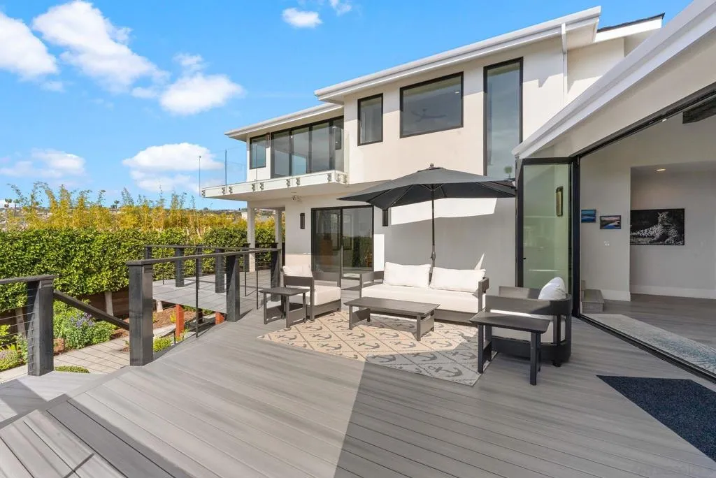 La Jolla, California 92037, United States, 4 Bedrooms Bedrooms, ,4 BathroomsBathrooms,Residential,Active,137190