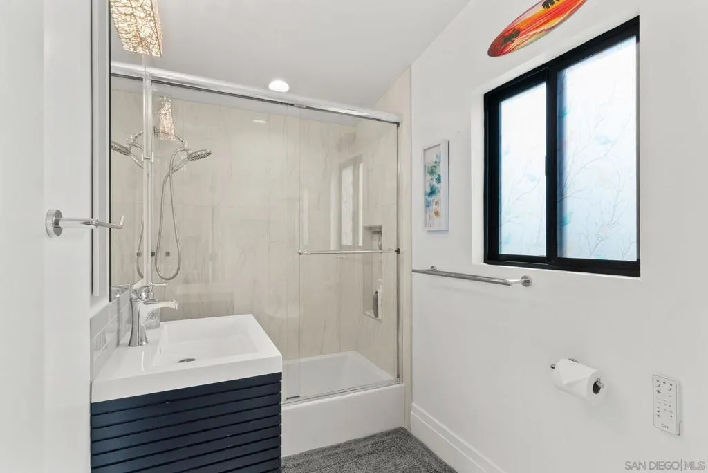 La Jolla, California 92037, United States, 4 Bedrooms Bedrooms, ,4 BathroomsBathrooms,Residential,Active,137190