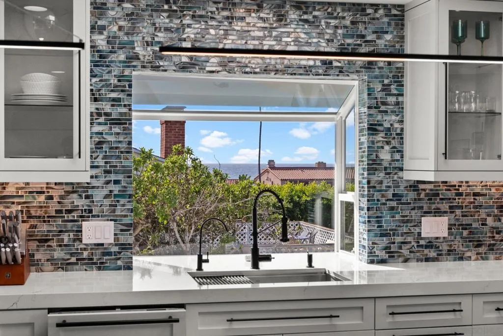 La Jolla, California 92037, United States, 4 Bedrooms Bedrooms, ,4 BathroomsBathrooms,Residential,Active,137190