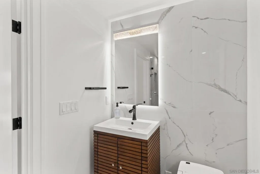 La Jolla, California 92037, United States, 4 Bedrooms Bedrooms, ,4 BathroomsBathrooms,Residential,Active,137190