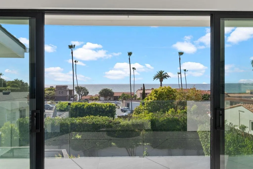 La Jolla, California 92037, United States, 4 Bedrooms Bedrooms, ,4 BathroomsBathrooms,Residential,Active,137190