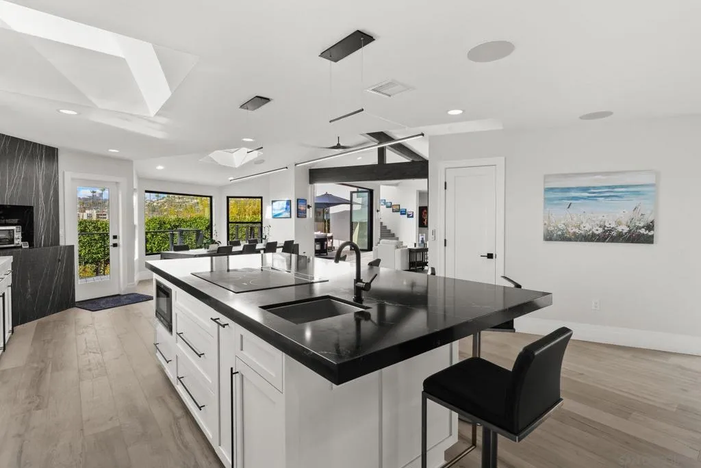 La Jolla, California 92037, United States, 4 Bedrooms Bedrooms, ,4 BathroomsBathrooms,Residential,Active,137190