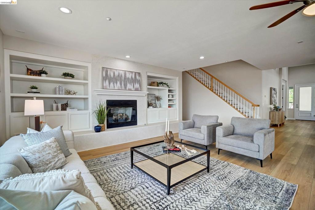 547 Lakeview Dr