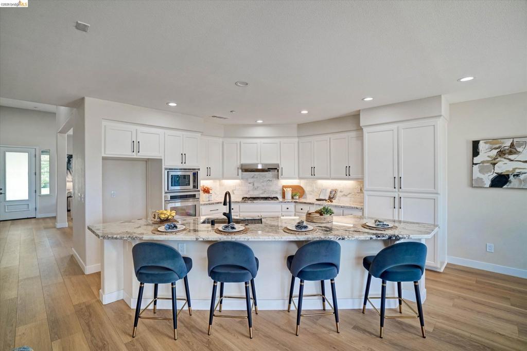 547 Lakeview Dr